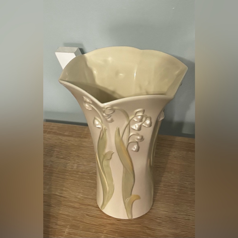 LENOX Floral Blossoms Collection”Lily Of The Valley”Vase Handcrafted 7”like new